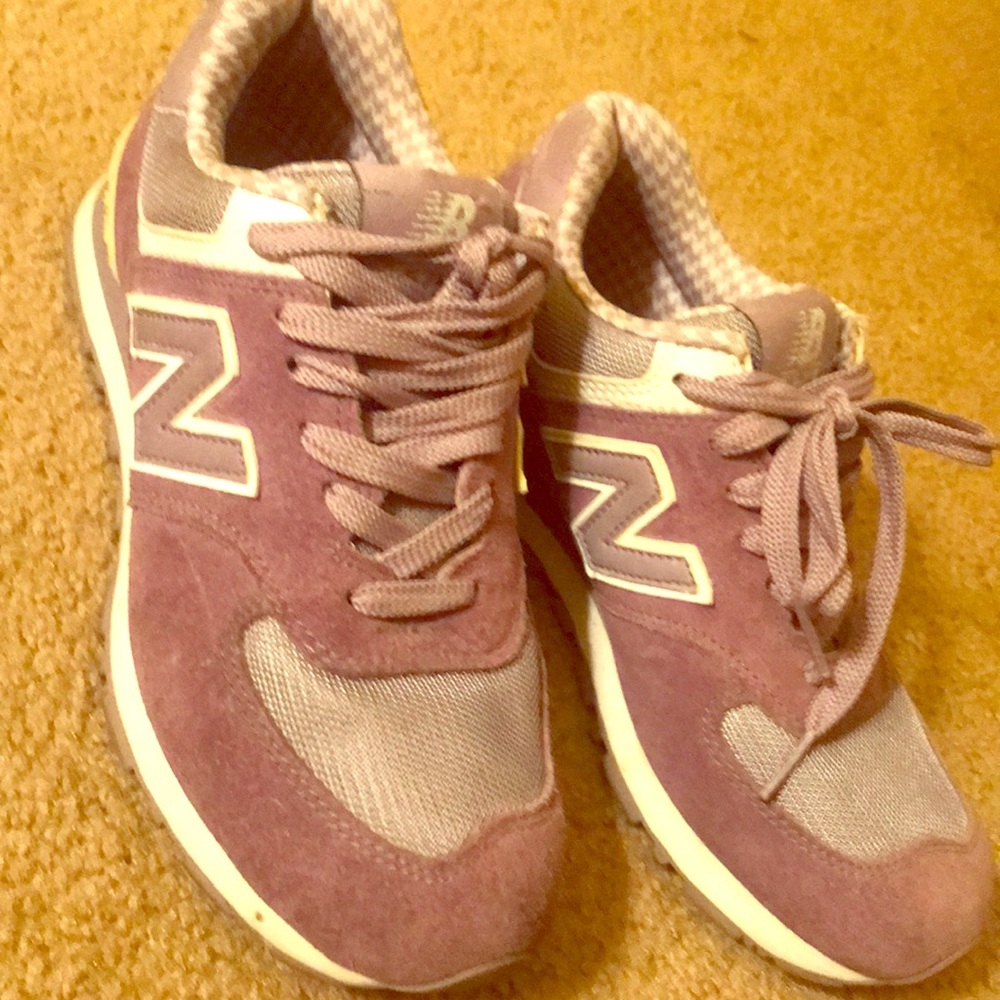 🆕! New Balance 574-Med Lilac-SIZE 6 1/2-37